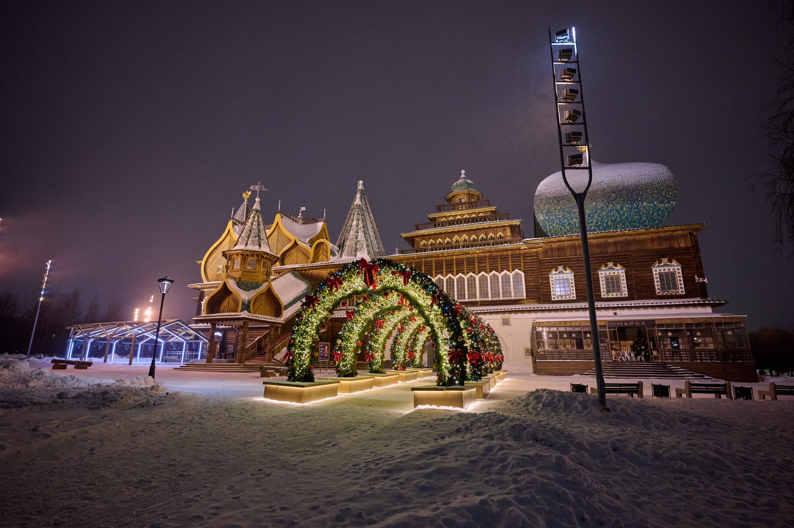 Хвойная световая арка в Коломенском