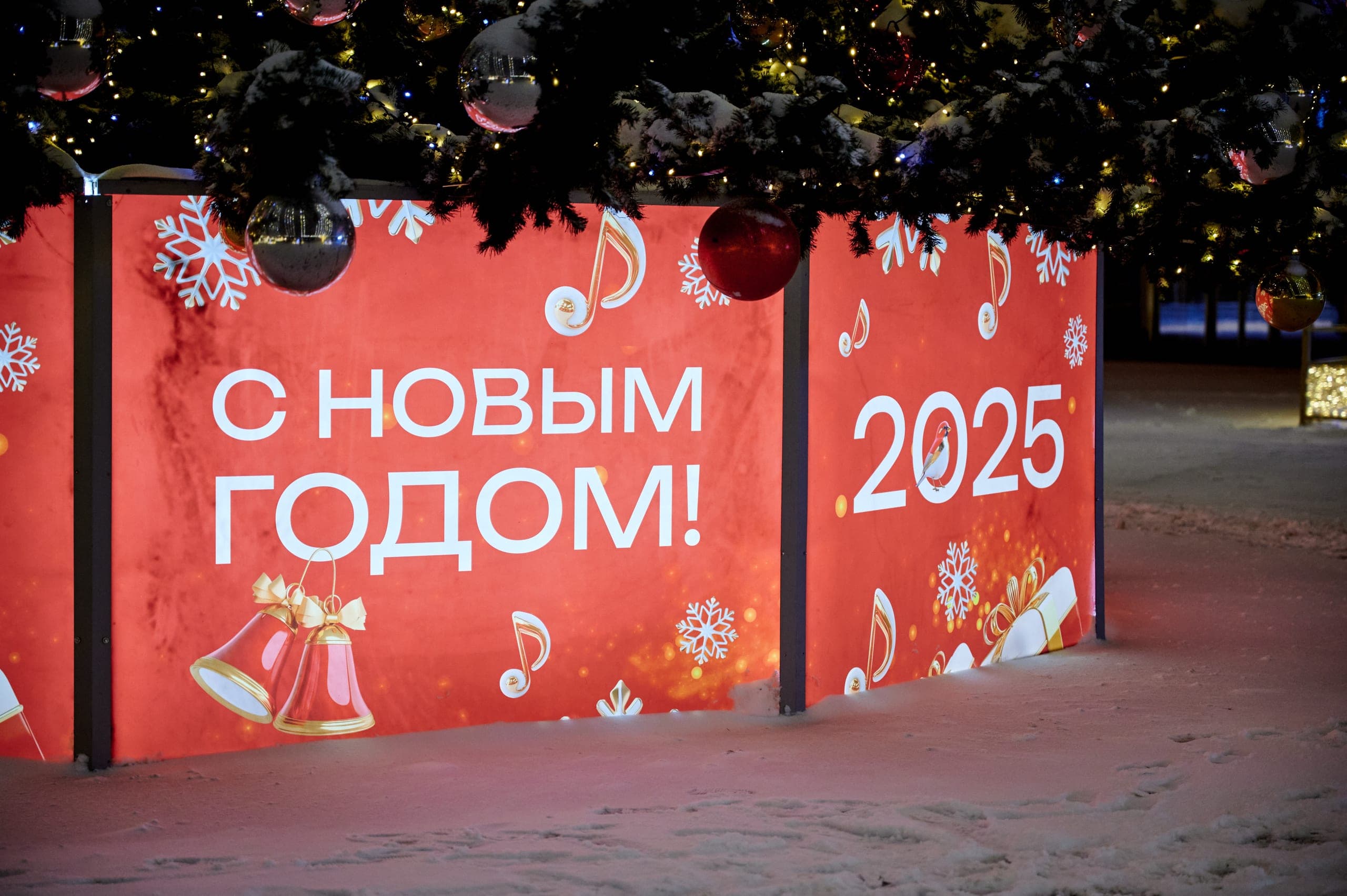 Световой шатер у Большого Московского цирка